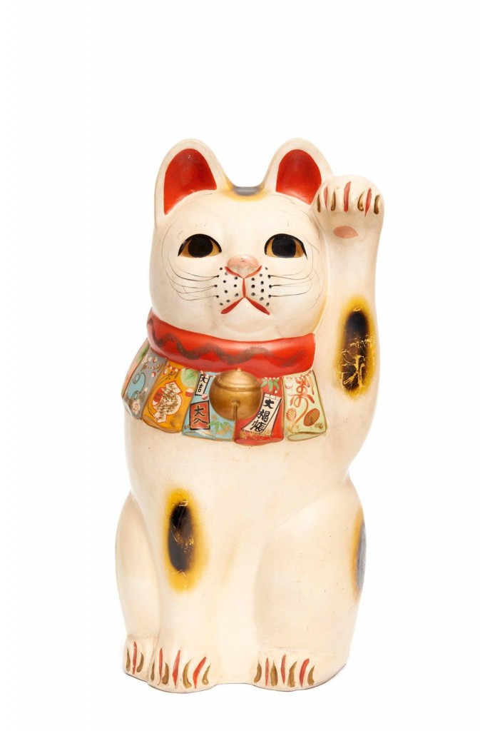 Un Maneki Neko, chat porte-bonheur.