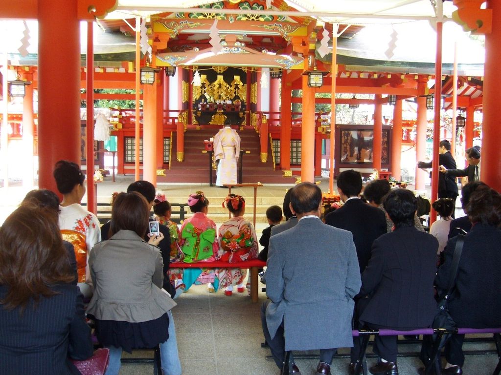 Cérémonie au sanctuaire à l'occasion de Shichi-go-san (© Bergmann)