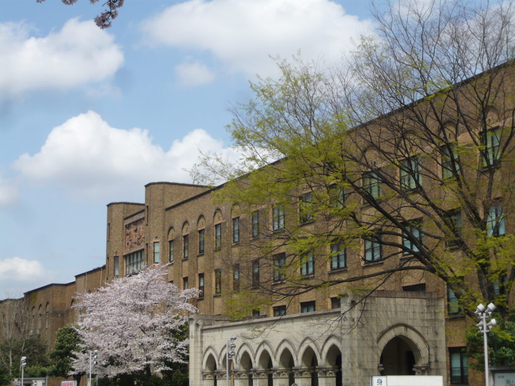 L'hôpital de l'Université de Tôkyô sur le campus de Hongo (© XIIIfromTOKYO)