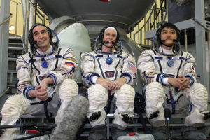 Ivanichine, Rubins et Ônishi en Russie en novembre 2015. ( © NASA )