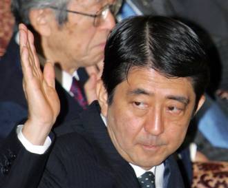 , Abe présente des excuses pour sa brusque démission