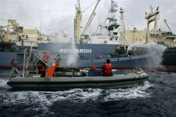 , Des gardes-côtes japonais accompagnent la pêche dans l&rsquo;Antarctique