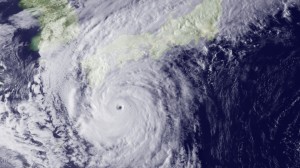 , Le typhon Roke frappe puissament le Japon