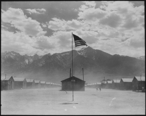 Tempête de sable sur le camp de Manzanar (© Dorothea Lange)