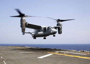 Appontage d'un convertible MV-22 Osprey sur l'USS Iwo Jima (© Michael Starkey)