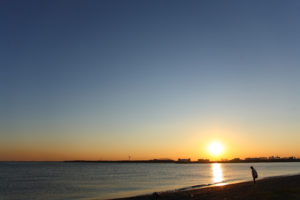 Coucher de soleil sur la plage du Parc Kasai Rinkai (© Masahiro Hayata)