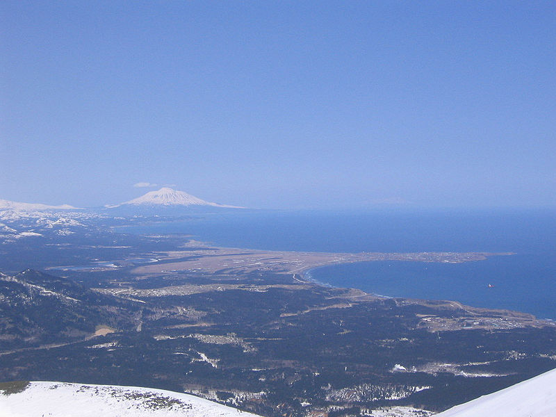 Vue aérienne d'une partie de l'île de Kunashiri (© Csman)