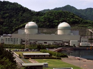 Les réacteurs en fonctionnement n°3 et n°4 de la centrale d'Ohi, Fukui (© KEI)