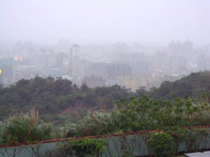 L'air pollué dans las alentours de Taipei, Taiwan (© Johntarantino1)