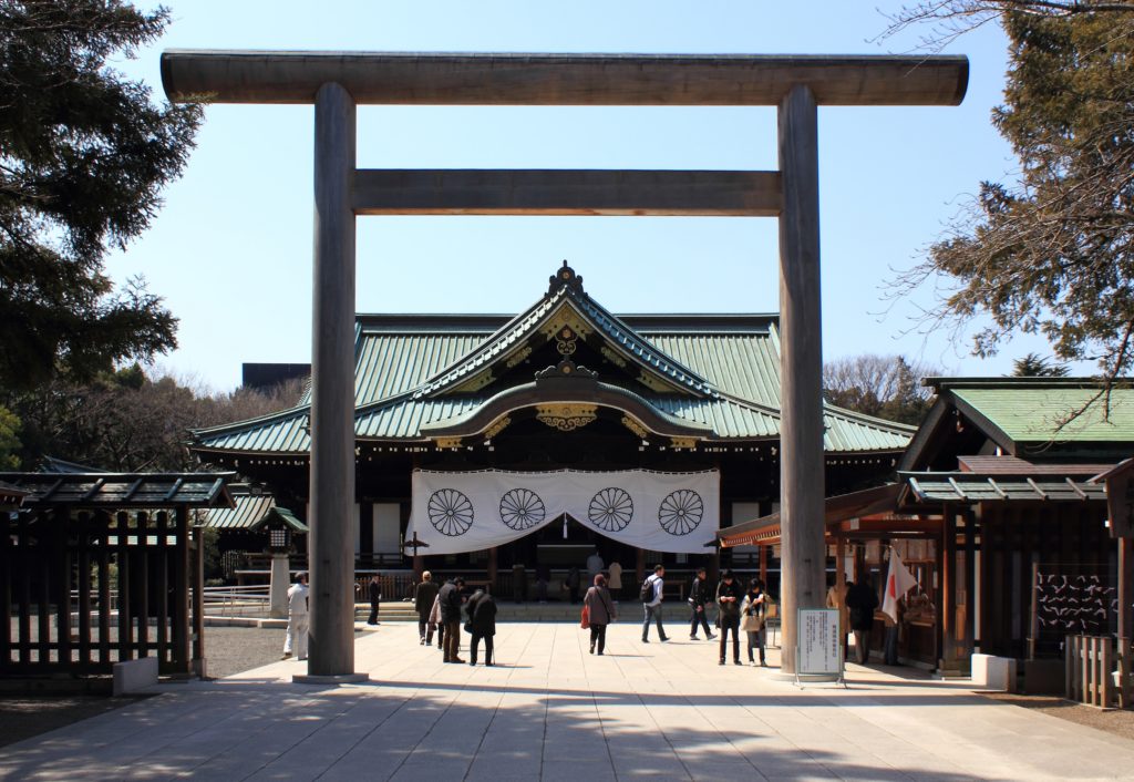 Le sanctuaire Yasukuni et son Torii (© Kakidai)