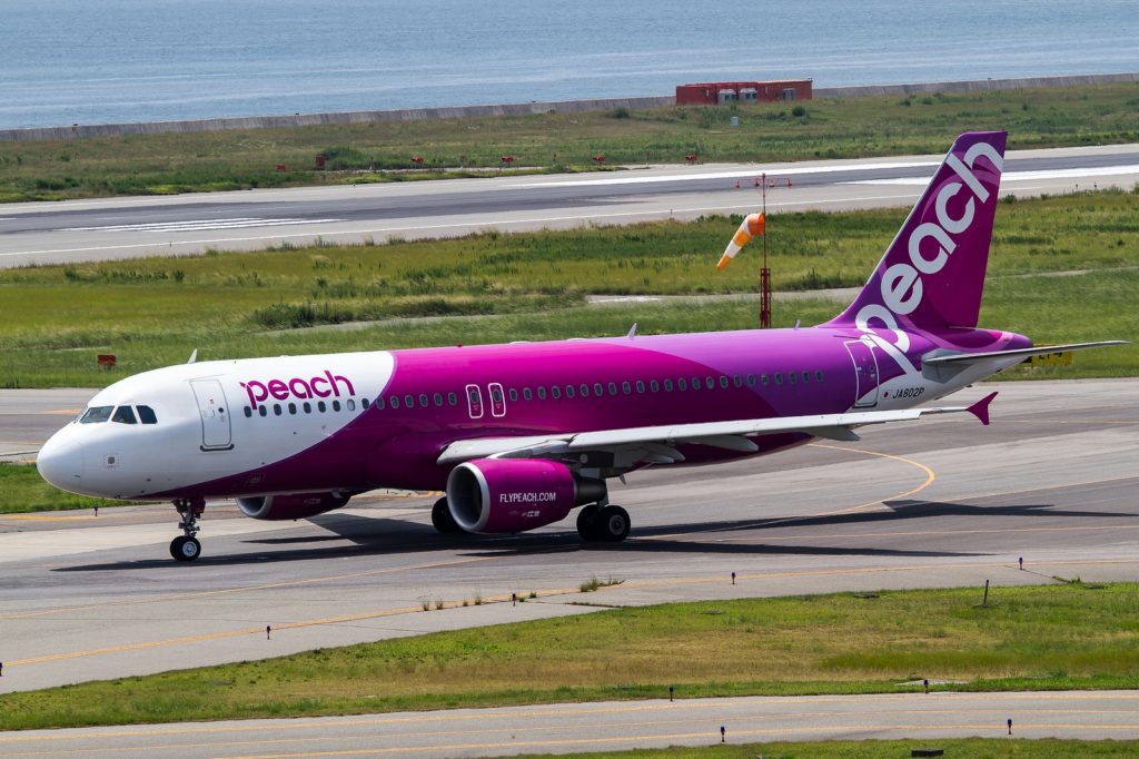 Airbus 320-200 de la compagnie low cost Peach au départ de l'aéroport du Kansai (KIX) - Photo CC2 ken H