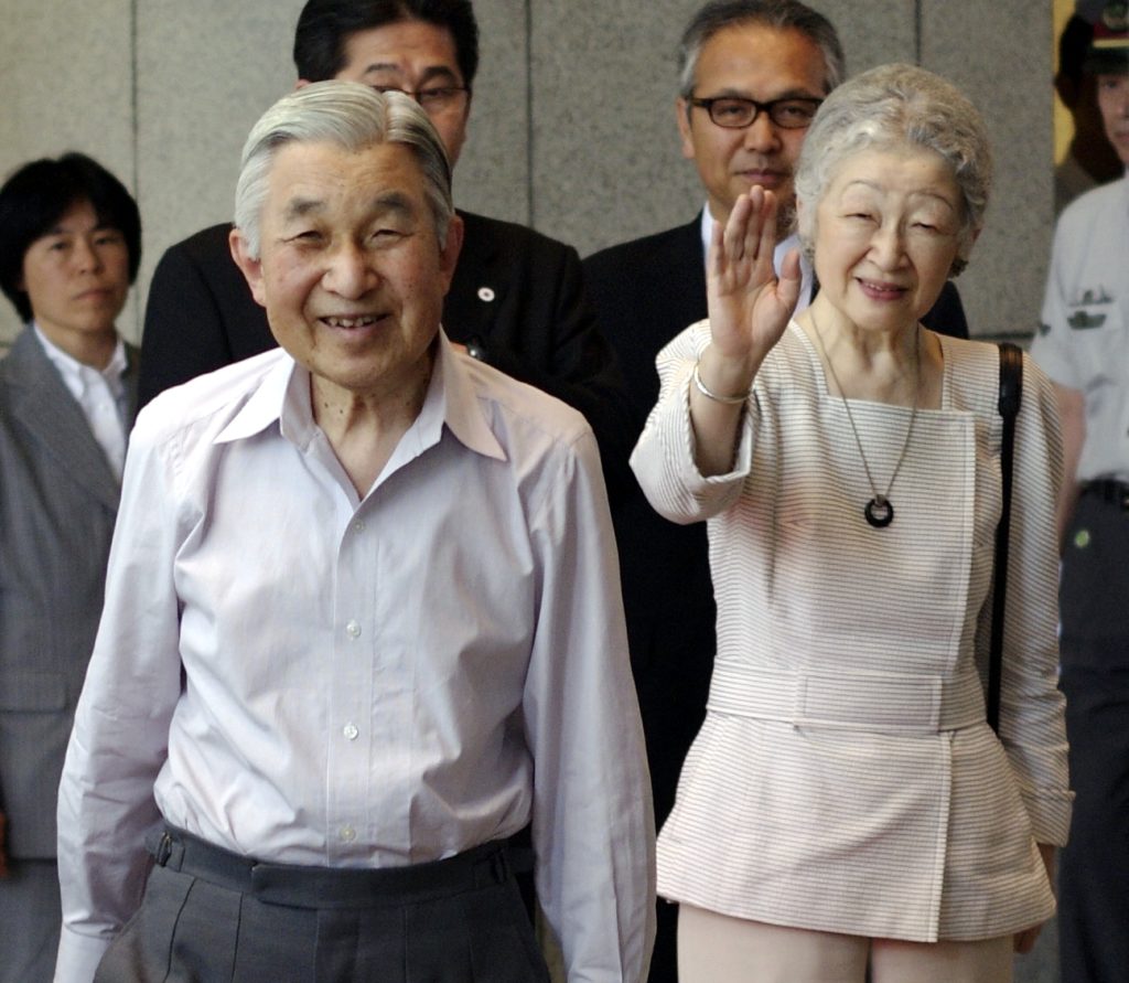 Empereur Akihito et l'Impératrice Michiko en visite à Tôkyô le 27 juillet 2012 (© Fukapon)