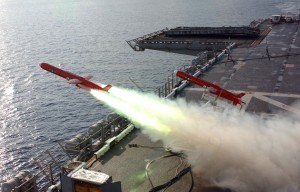 Lancement d'un drone américain en mer de Chine (© U.S. Navy photo by Photographer's Mate Airman Paul Polach)