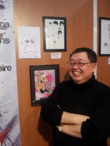 Eiji Otsuka sur le stand de Toulouse Mange lors du TGS 2013 (© Toulouse Manga)