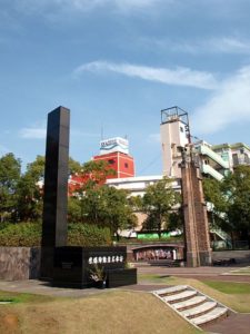 Parc de la Paix de Nagasaki, Monument au centre de la chute de la bombe atomique à Nagasaki. Photo : Pachi ~ yopi, 2009