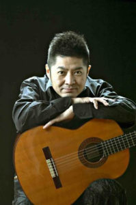 Hirofumi Okamoto, guitariste. DR