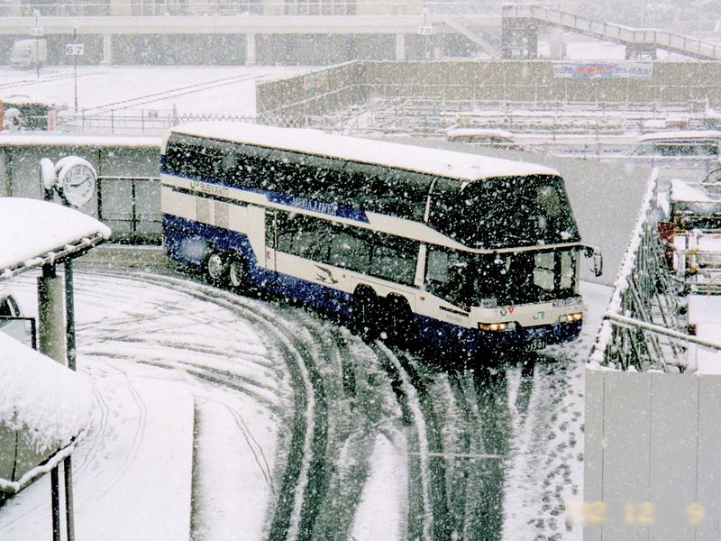 Bus de Kanto, au centre de Tsukuba. Photo : Cassiopeia_sweet, 2002.