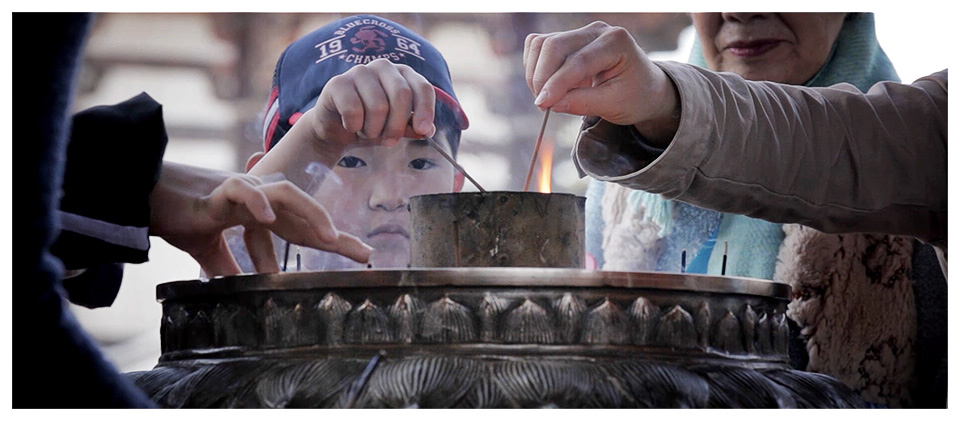 Enfant dans le temple Todai-ji, Nara, Japon - DR