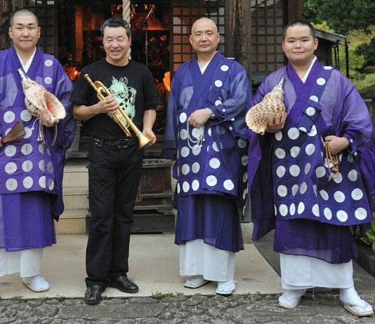 Paris : chants shômyo et improvisations de musiciens de jazz japonais