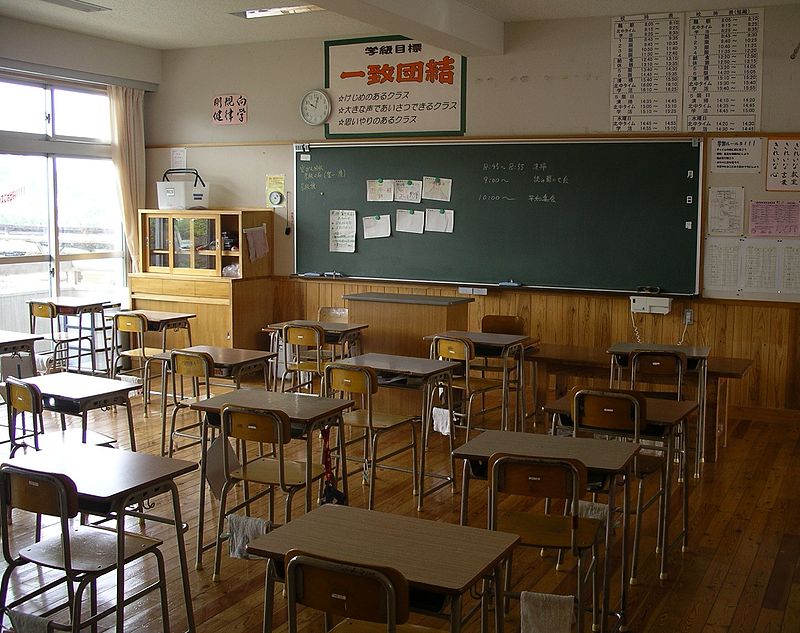 Salle de classe d'un collège japonais (© Bobo12345)