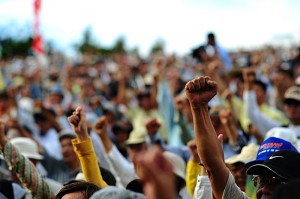 Des opposants à la base Futenma à Ginowan, Okinawa (source : Nathan Keirn de Kadena-Cho, Japan)