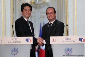 Shinzo Abe et François Hollande durant la conférence de presse le 5 mai 2014. (source : P. Segrette, présidence de la République)