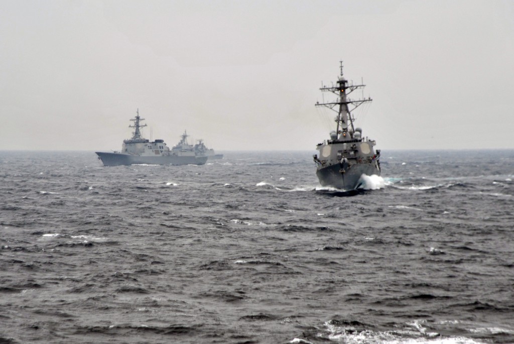 Des vaisseaux sud-coréens lors d'un exercice avec un navire américain en 2013