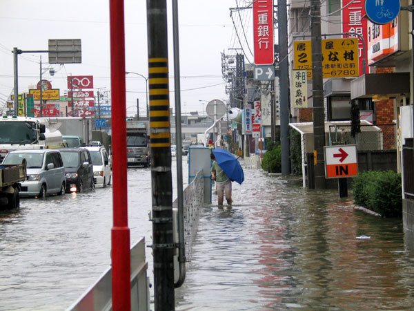 Inondations dans la ville de Tsu, préfecture de Mie, en 2004 - Photo : Rudolf Ammann