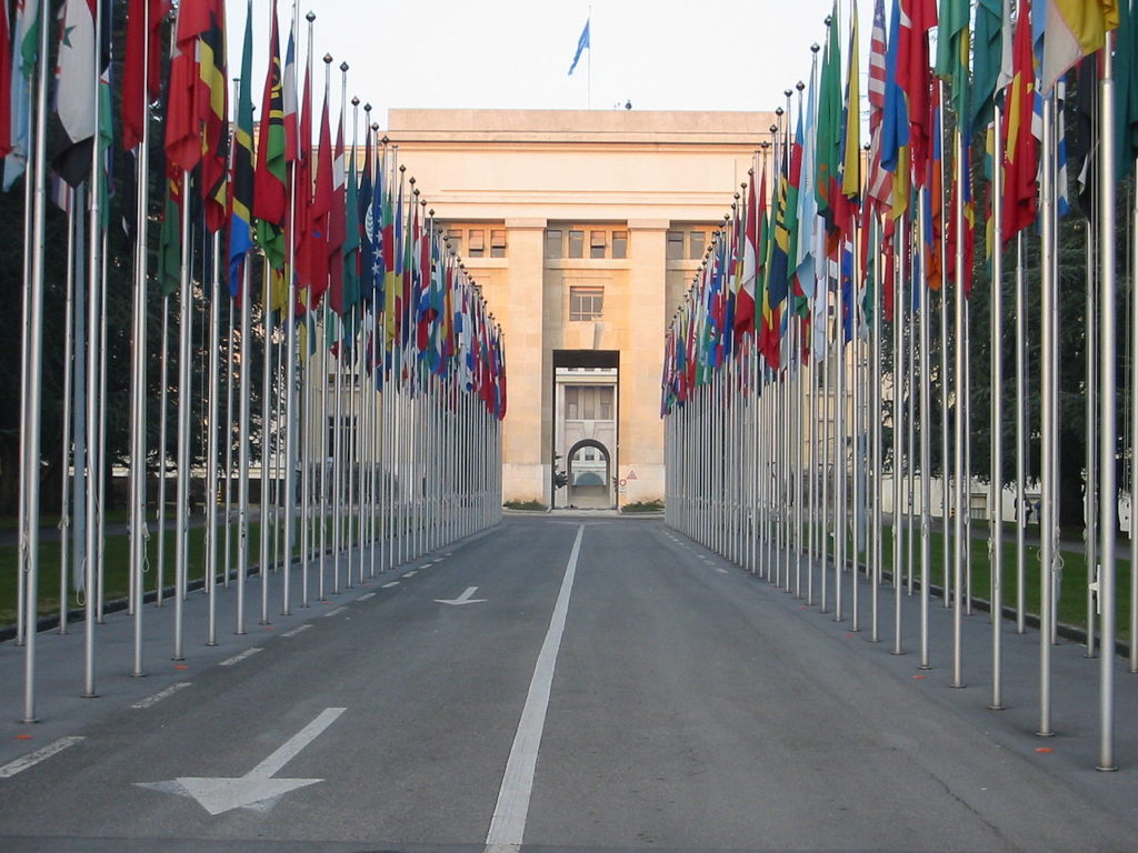 L'entrée du bâtiment des Nations Unis à Genève. (© Yann)