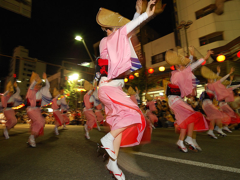 Des danseuses lors de l'Awa Odori de Tokushima (© Rosino)