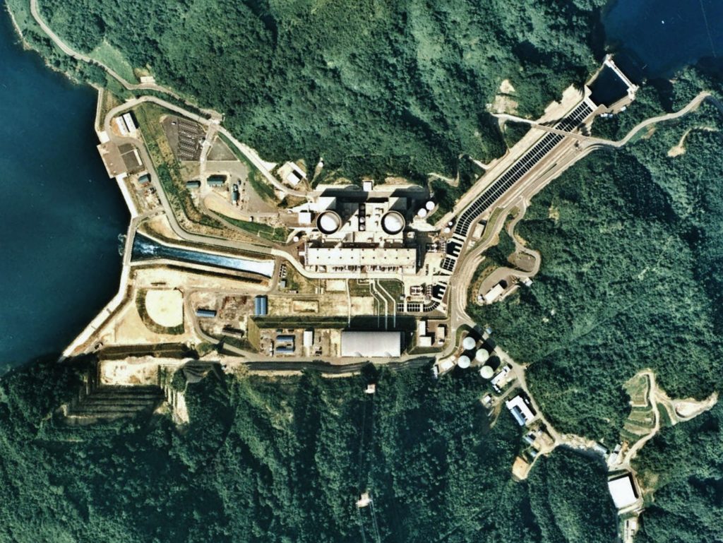 La centrale nucléaire de Takahama en 1975  (© Ministère des infrastructures et des transports du Japon) 