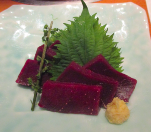 Des sushimi de baleine dans un restaurant de Tôkyô (DR)