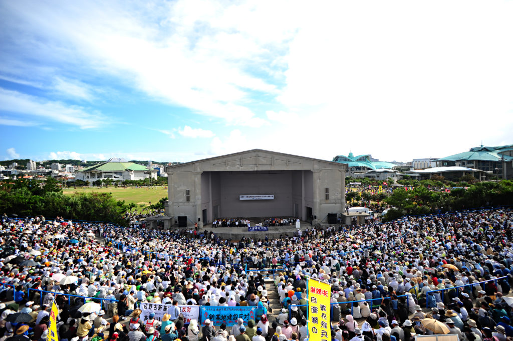 Déjà en 2009 les mobilisations contre la base de Futenma étaient très suivies (© Nathan Keirn)