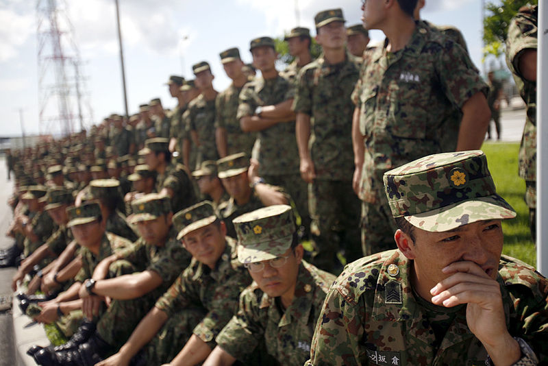 Candidats élèves-officiers des forces d'autodéfense terrestres japonaises  ( © Lance Cpl. Richard Blumenstein)