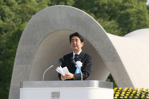 Discours du Premier ministre Shinzô Abe lors de la commémoration des 70 ans d'Hiroshima (© Japan Kantei)