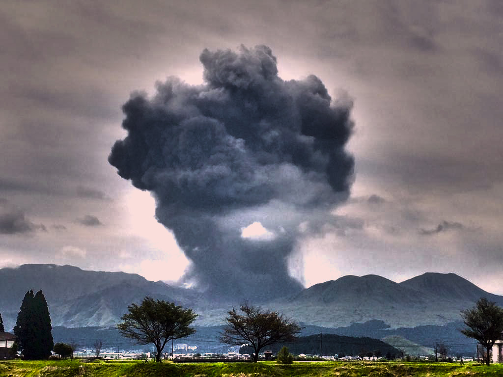 Le mont Aso en éruption - DR@ArthursWebsite