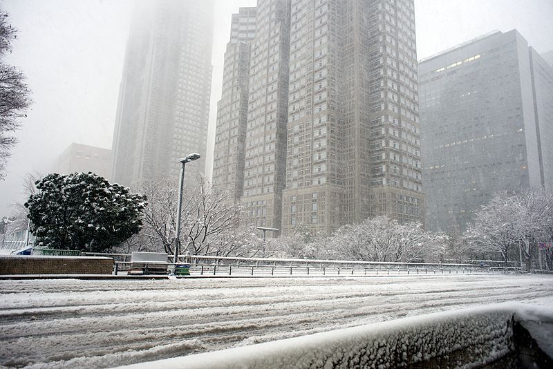 Shinjuku sous la neige lors d'une tempête en 2013 (© Jun Seita)
