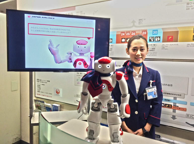 Le robot NAO de la société Aldebaran au chevet des clients de la compagnie aérienne Japan Airlines (JAL)