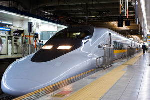 Train à grande vitesse (bullet train) japonais ( © Mstyslav Chernov )