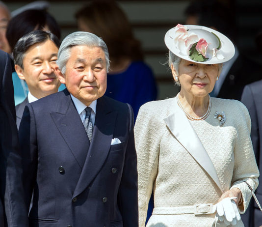 Le couple impérial se rend à Kumamoto pour exprimer son soutien aux victimes