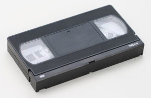 Une cassette de type VHS, le format qui a remplacé les Betamax de Sony. ( © Thiemo Schuff )