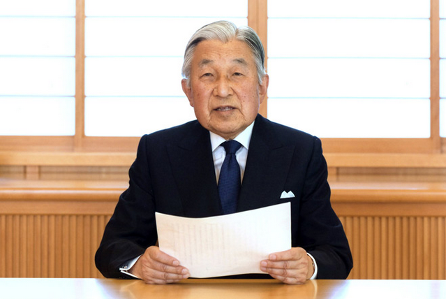 L'Empereur Akihito lors de son allocution diffusée le 8 août 2016 (© Agence impériale japonaise)