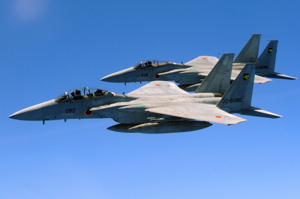 Deux F-15 des Forces aériennes d’autodéfense japonaises (© Angelique Perez, U.S. Air Force) 