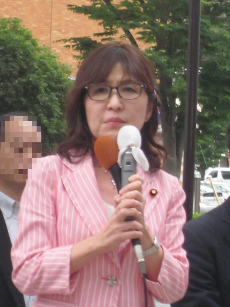 La nouvelle Ministre de la Défense Tomomi Inada en juin 2016 (© Hruygo)