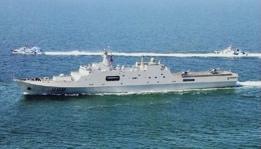 Le Yuzhao (LSD-998) du Type 071 accompagné de vedettes lance-missiles classe Houbei (Type 022)(© Navy Office of Legislative Affairs)