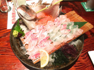 , Au Japon, pêchez votre propre poisson dans un restaurant
