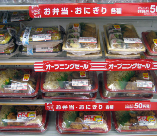 Des étiquettes bilingues dans les 7-Elevens