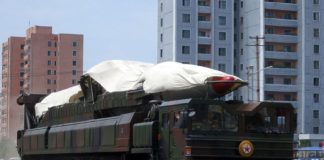 Corée du Nord missile balistique défilé militaire