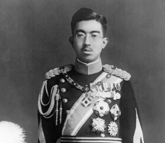 Hirohito aurait voulu s’excuser | Montagnes dangereuses | Décathlon implanté