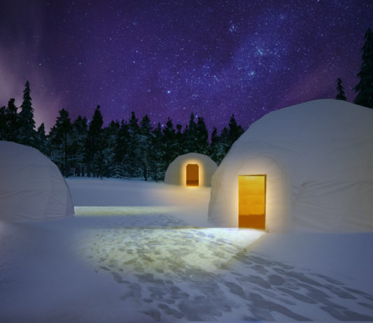 Diner dans un igloo en hiver